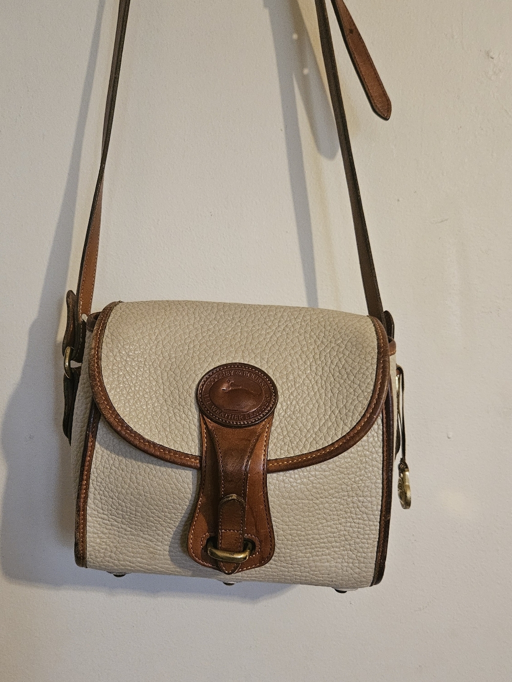 Vintage Dooney & Bourke All Weather Leather Essex Crossbody Bag, Made in USA! - Picture 3 of 16